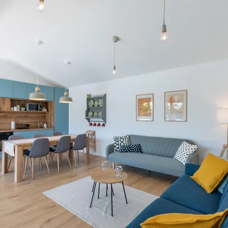 בית נופש The Pool House, A Lush Modern With A Pool *