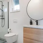 The Pool House, A Lush Modern With A Pool